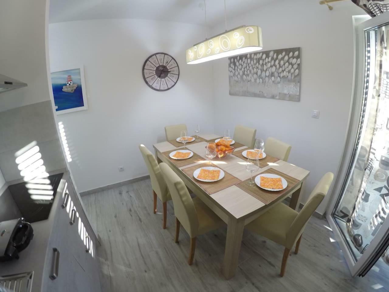 The Globetrotter'S Residence Kaštel Novi 外观 照片