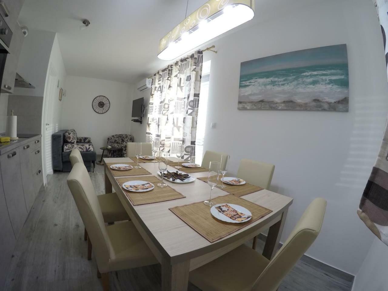 The Globetrotter'S Residence Kaštel Novi 外观 照片