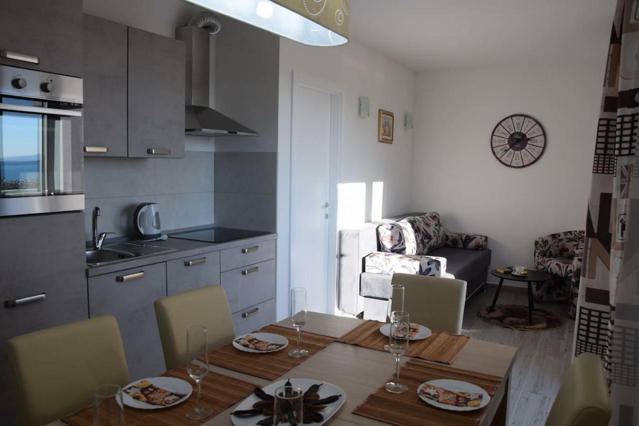 The Globetrotter'S Residence Kaštel Novi 外观 照片