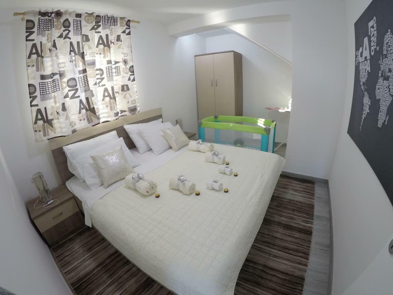 The Globetrotter'S Residence Kaštel Novi 外观 照片
