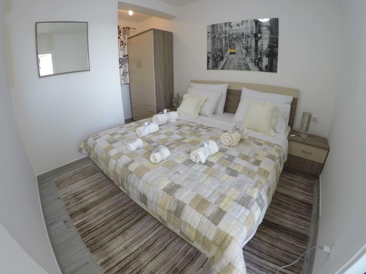 The Globetrotter'S Residence Kaštel Novi 外观 照片
