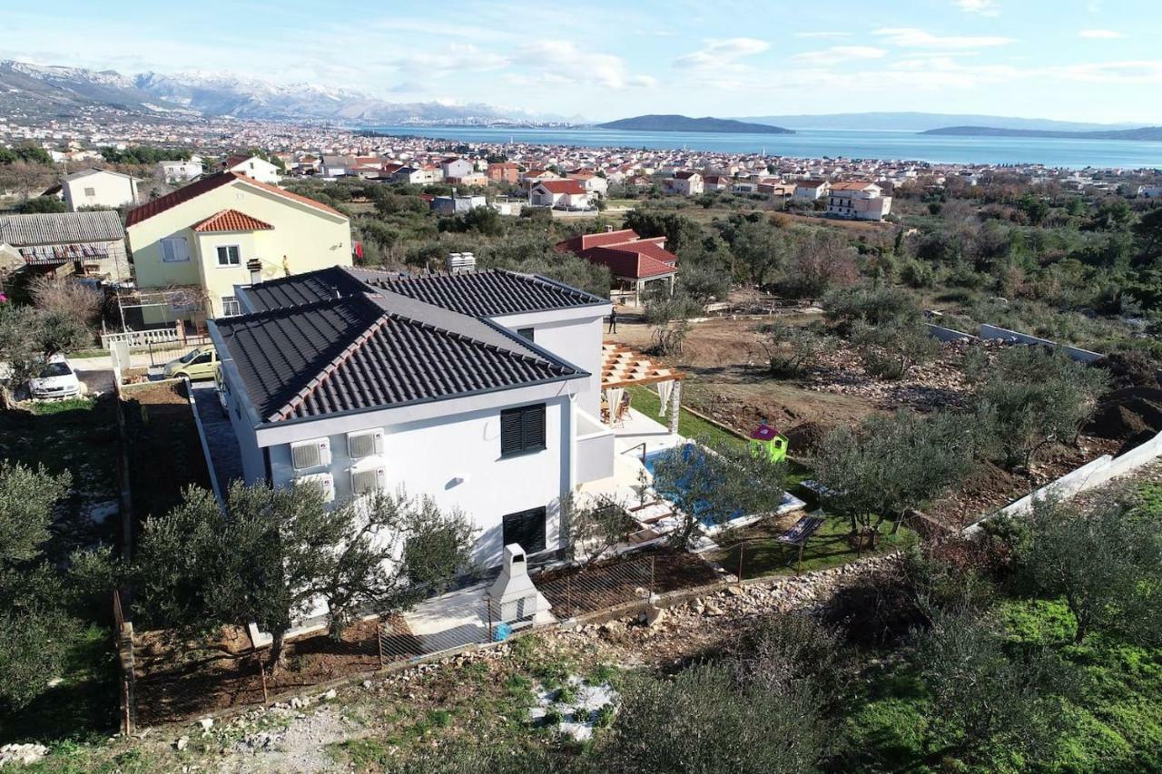 The Globetrotter'S Residence Kaštel Novi 外观 照片