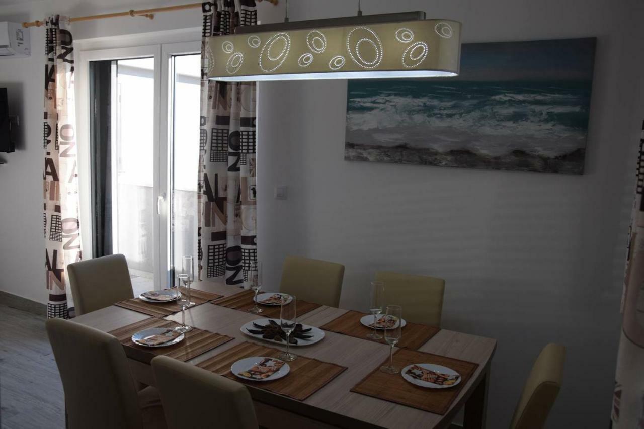 The Globetrotter'S Residence Kaštel Novi 外观 照片