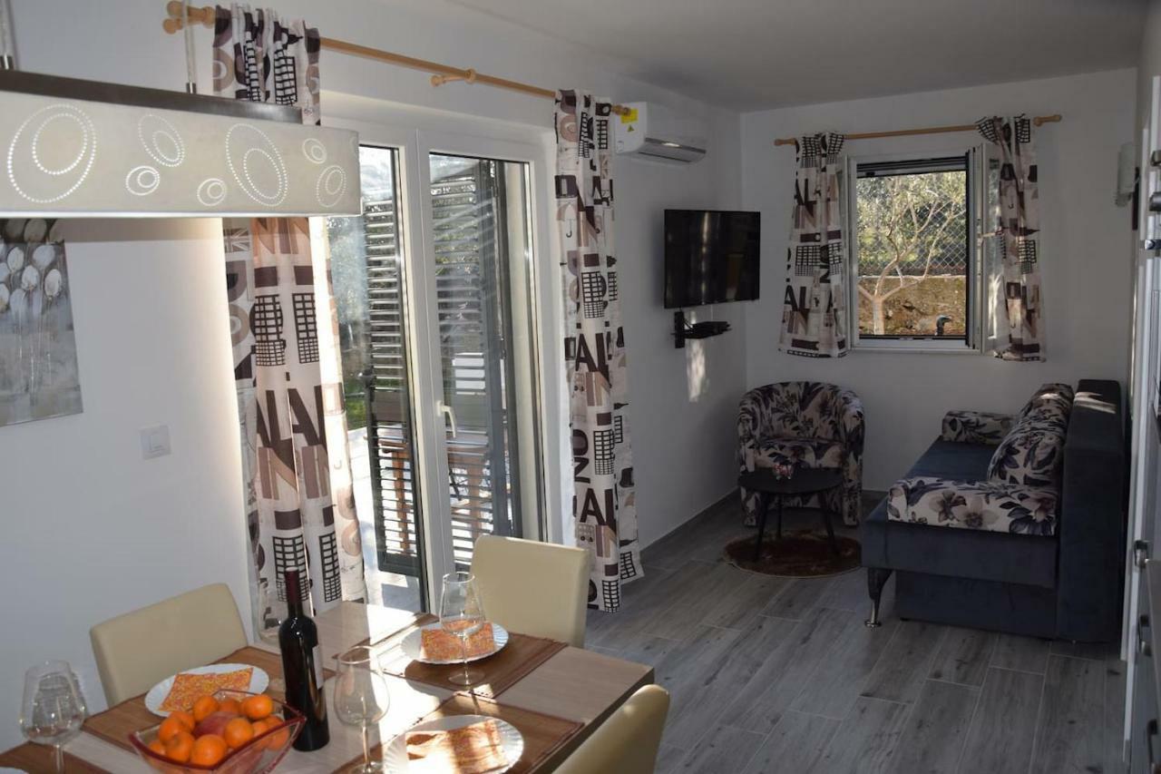 The Globetrotter'S Residence Kaštel Novi 外观 照片